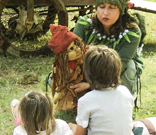 sotto-una-tenda-di-storie-letture-animate-birba-chi-legge-festival-narrazione-assisi-umbria.jpg