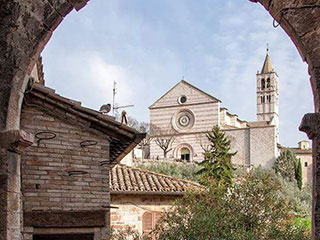 Vicoli di Assisi - Luoghi del Festival Birba chi legge, Assisi fa storie