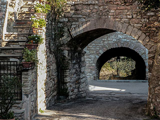 Vicoli di Assisi - Luoghi del Festival Birba chi legge, Assisi fa storie