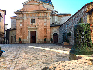 Assisi Piazzetta della Chiesa Nuova - Luoghi del Festival Birba chi legge, Assisi fa storie