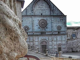 Assisi Piazza San Rufino - Luoghi del Festival Birba chi legge, Assisi fa storie
