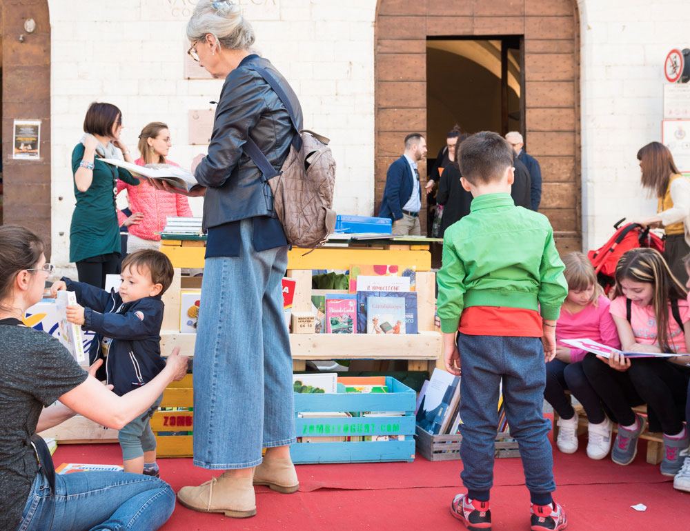 Bookshop della festa delle storie a cura della Libreria PopUp - Birba chi legge Assisi 2022