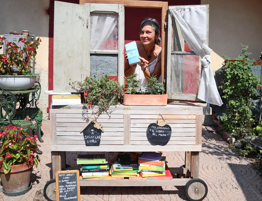 A sbirciar libri degustazione di libri a cura di Barbara Eforo - Birba chi legge Festa delle storie per bambini e ragazzi, Assisi 2022