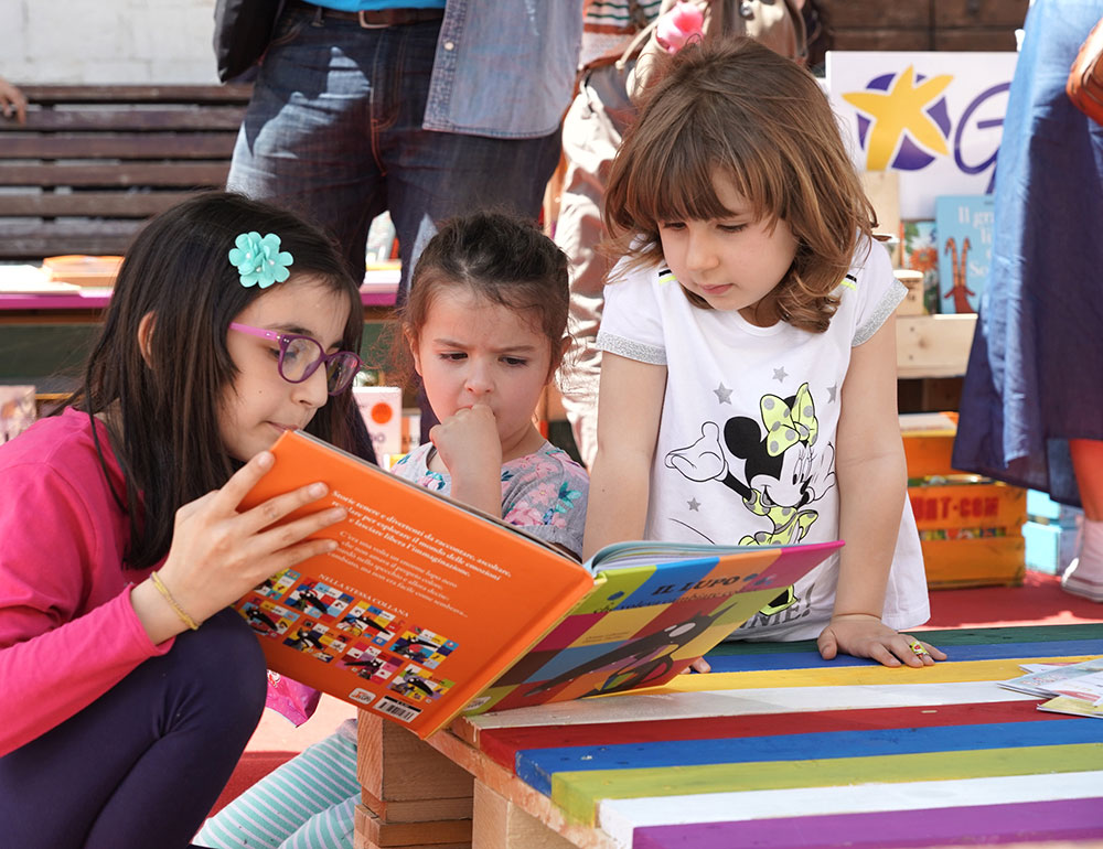 Bookshop della festa delle storie a cura della Libreria Grande - Birba chi legge Assisi 2021