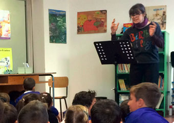 Letture animate nella biblioteca scolastica di Birba ad Assisi (Pg) Umbria